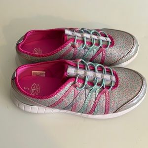 Girls athletics sneakers